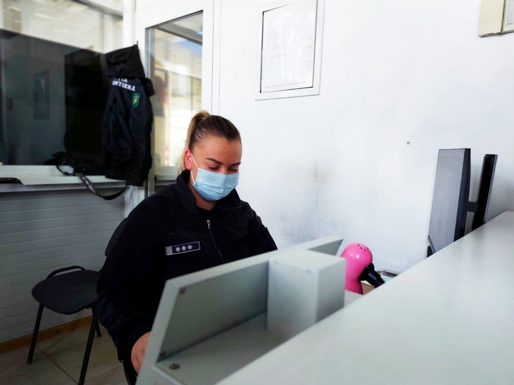 Patru cărți de identitate românești falsificate, identificate în PTF Leușeni